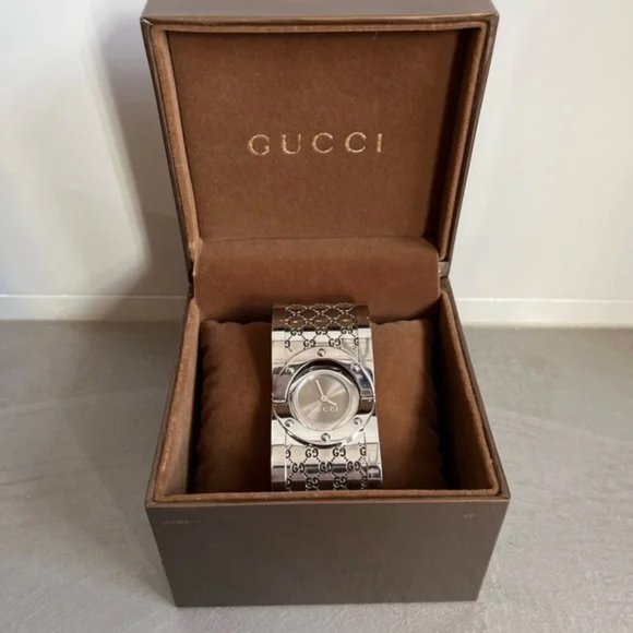 Gucci Twirl Stainless Steel Bangle Bracelet Watch main image 4